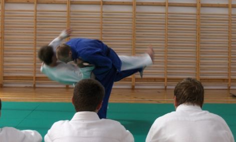 tanacs_attila_homokmagyen_teszteli_a_judokat.jpg